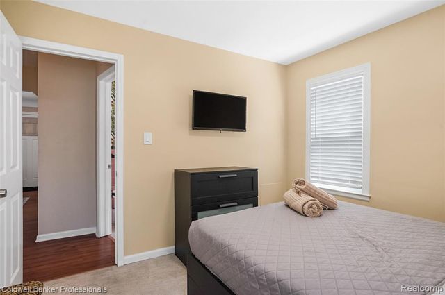 1760 E Hazelhurst Street, Ferndale, MI 48220