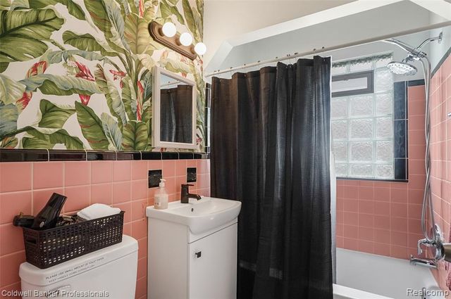 1760 E Hazelhurst Street, Ferndale, MI 48220