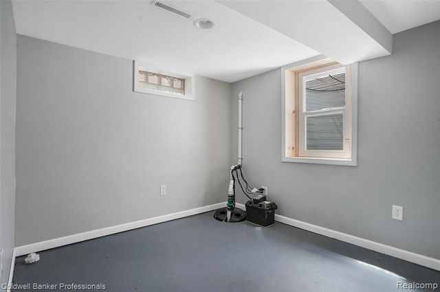 1760 E Hazelhurst Street, Ferndale, MI 48220