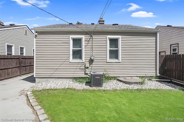 1760 E Hazelhurst Street, Ferndale, MI 48220