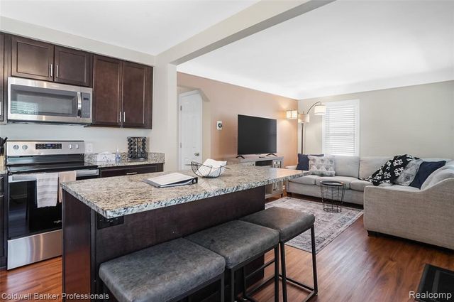 1760 E Hazelhurst Street, Ferndale, MI 48220