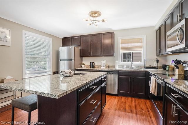 1760 E Hazelhurst Street, Ferndale, MI 48220