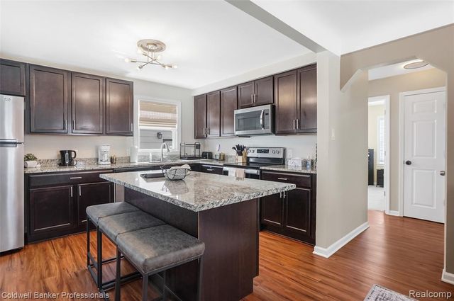 1760 E Hazelhurst Street, Ferndale, MI 48220