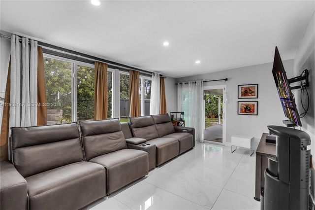 19711 NW 4th Ave, Miami Gardens, FL 33169