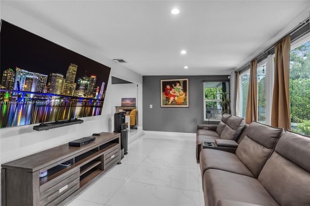 19711 NW 4th Ave, Miami Gardens, FL 33169