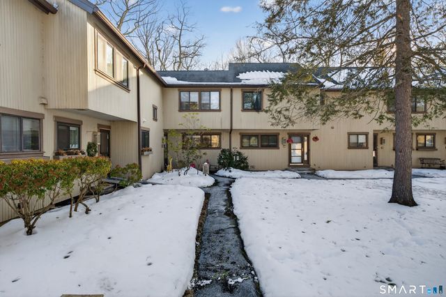 9 Upper Commons 9, Woodbury, CT 06798