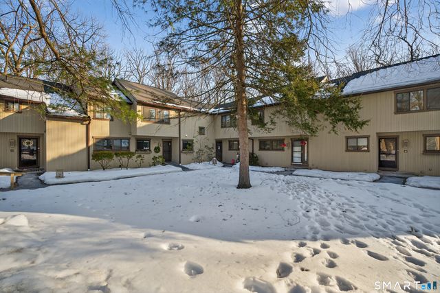 9 Upper Commons 9, Woodbury, CT 06798