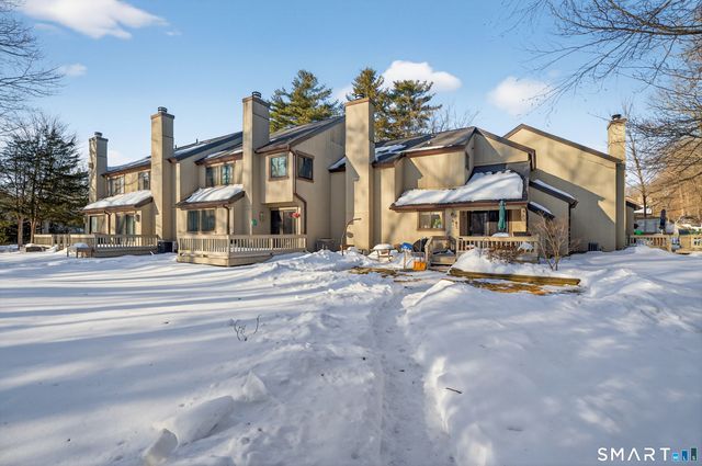 9 Upper Commons 9, Woodbury, CT 06798