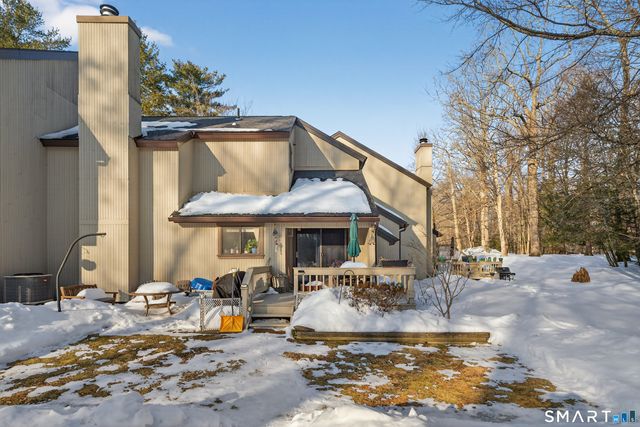 9 Upper Commons 9, Woodbury, CT 06798