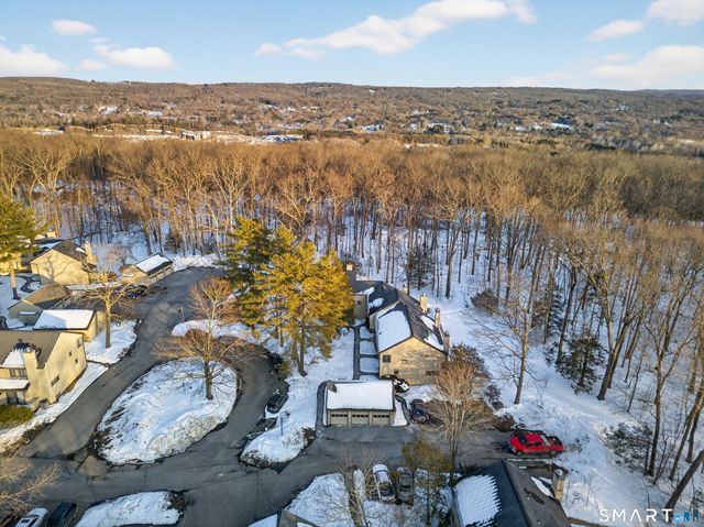 9 Upper Commons 9, Woodbury, CT 06798