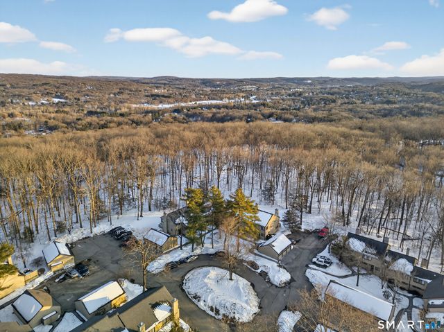 9 Upper Commons 9, Woodbury, CT 06798