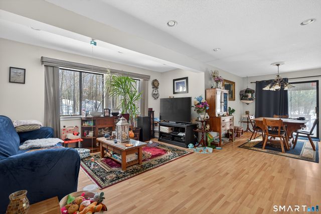 9 Upper Commons 9, Woodbury, CT 06798