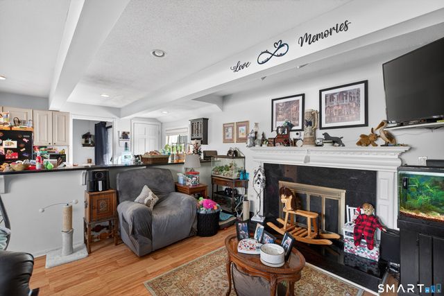 9 Upper Commons 9, Woodbury, CT 06798