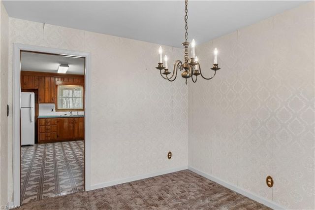 5855 Woodsway Drive, Pfafftown, NC 27040