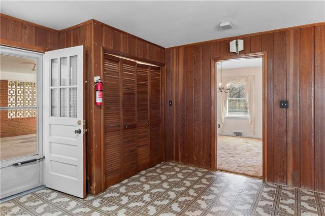 5855 Woodsway Drive, Pfafftown, NC 27040