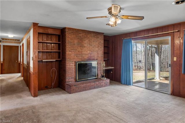 5855 Woodsway Drive, Pfafftown, NC 27040