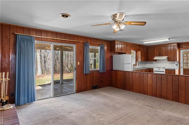 5855 Woodsway Drive, Pfafftown, NC 27040