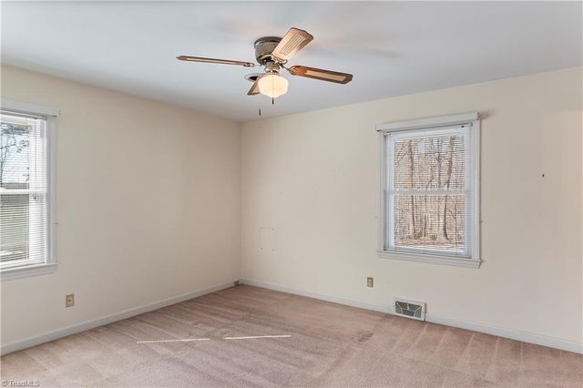 5855 Woodsway Drive, Pfafftown, NC 27040