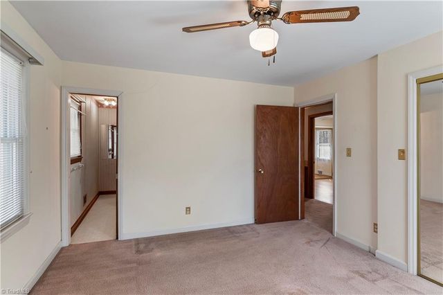 5855 Woodsway Drive, Pfafftown, NC 27040