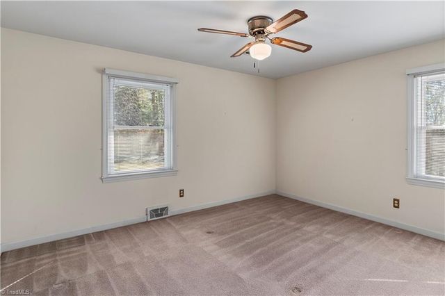 5855 Woodsway Drive, Pfafftown, NC 27040