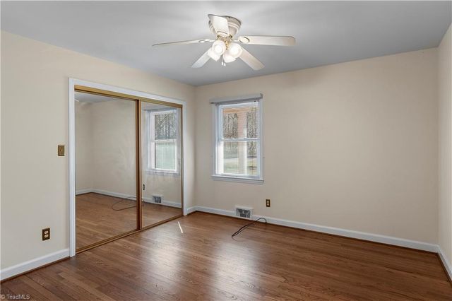 5855 Woodsway Drive, Pfafftown, NC 27040