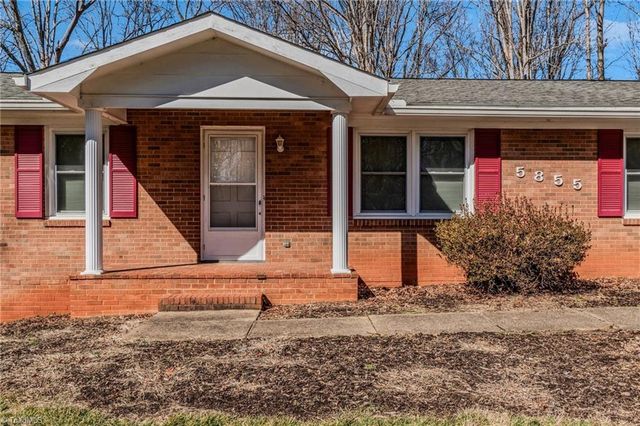 5855 Woodsway Drive, Pfafftown, NC 27040