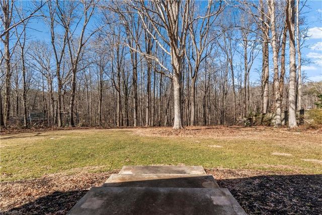 5855 Woodsway Drive, Pfafftown, NC 27040