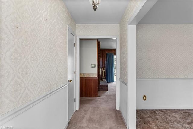 5855 Woodsway Drive, Pfafftown, NC 27040