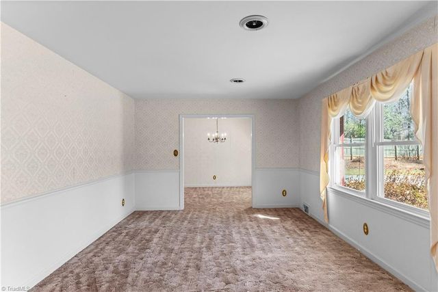 5855 Woodsway Drive, Pfafftown, NC 27040