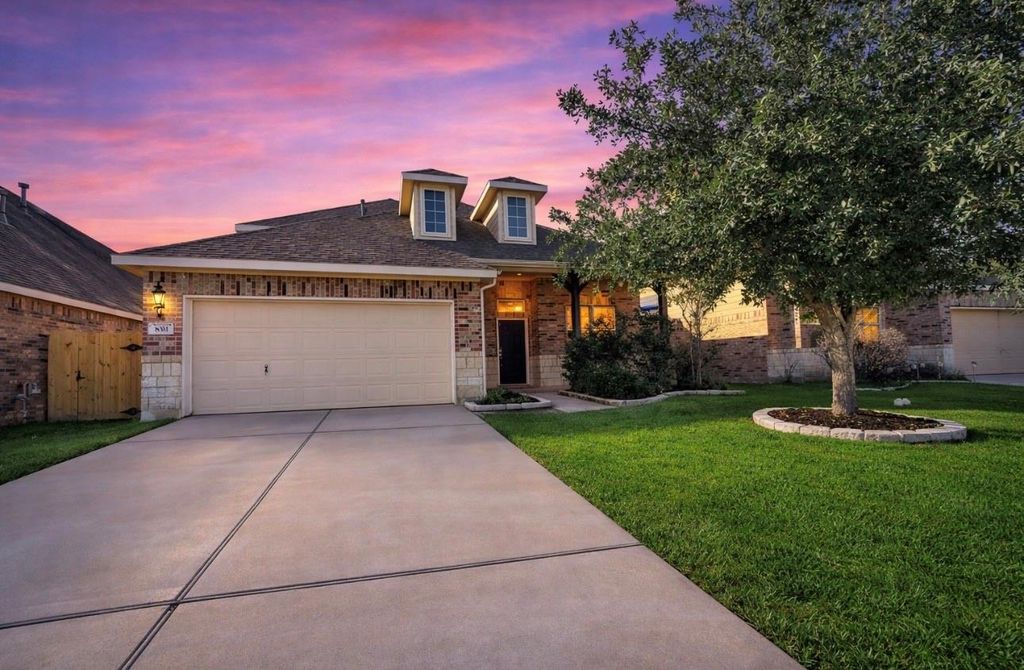 8311 Bay Oaks Drive, Baytown, TX 77523