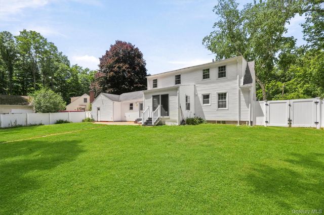 20 Valley View Road, Hyde Park, NY 12538