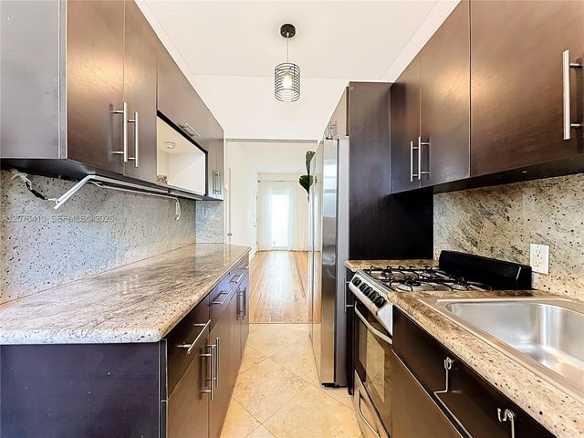 2463 Pine Tree Drive 3, Miami Beach, FL 33140