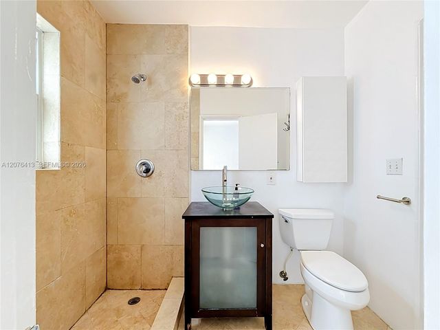 2463 Pine Tree Drive 3, Miami Beach, FL 33140