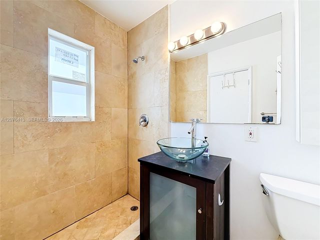 2463 Pine Tree Drive 3, Miami Beach, FL 33140