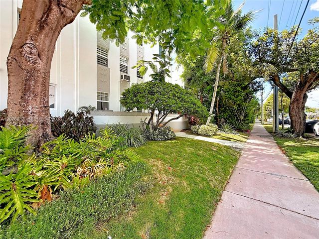 2463 Pine Tree Drive 3, Miami Beach, FL 33140