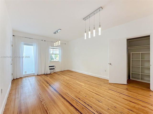 2463 Pine Tree Drive 3, Miami Beach, FL 33140