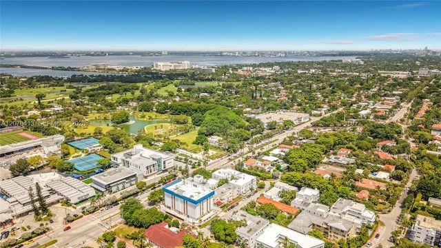 2463 Pine Tree Drive 3, Miami Beach, FL 33140