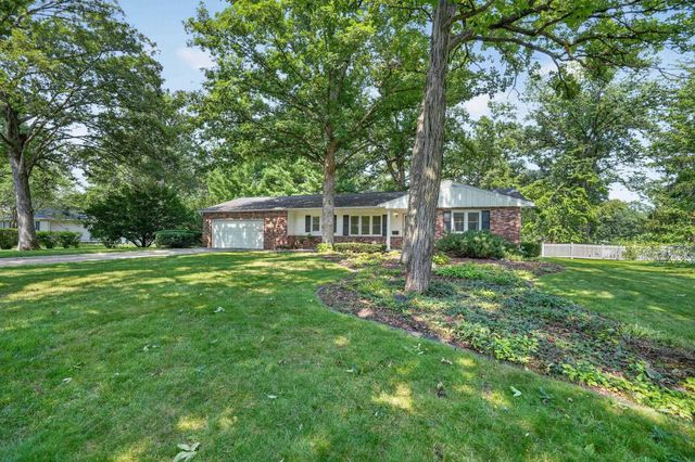 2004 Grand Boulevard, Cedar Falls, IA 50613