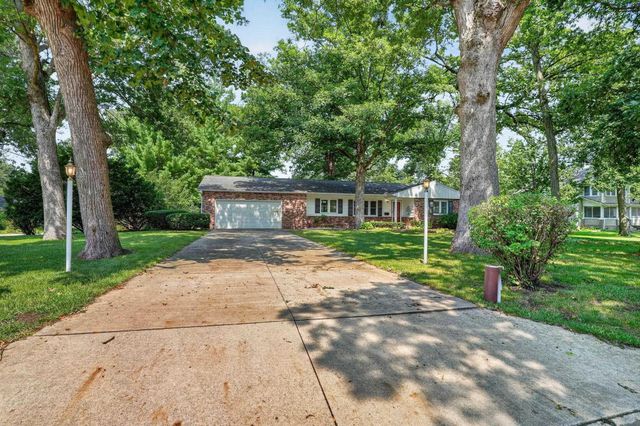 2004 Grand Boulevard, Cedar Falls, IA 50613