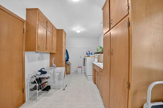 2004 Grand Boulevard, Cedar Falls, IA 50613