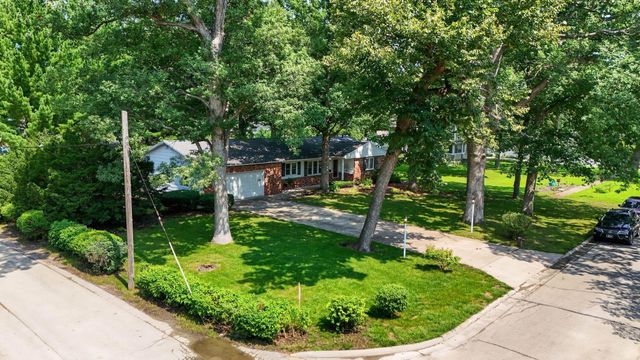 2004 Grand Boulevard, Cedar Falls, IA 50613