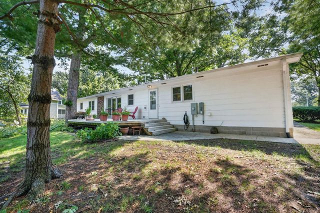 2004 Grand Boulevard, Cedar Falls, IA 50613