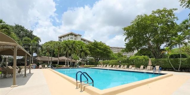 3520 Oaks Way 607, Pompano Beach, FL 33069