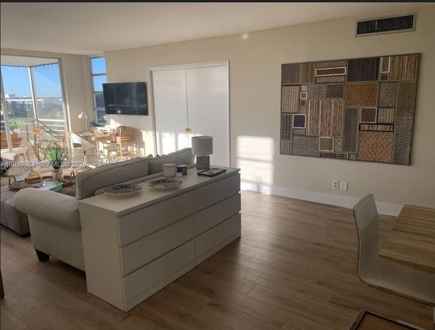 3520 Oaks Way 607, Pompano Beach, FL 33069