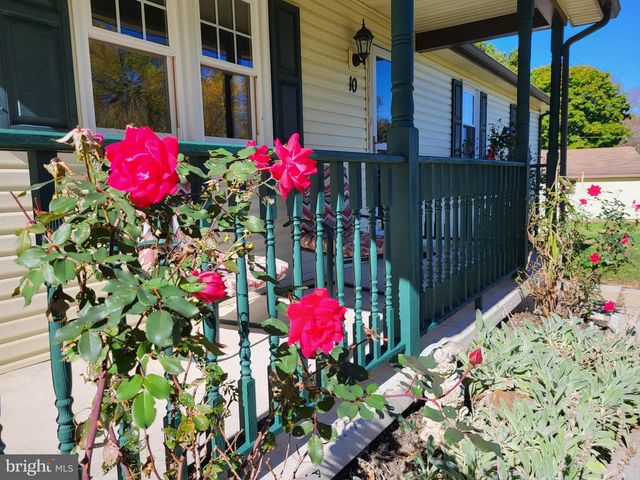 10 FLATLAND RD, Lewistown, PA 17044