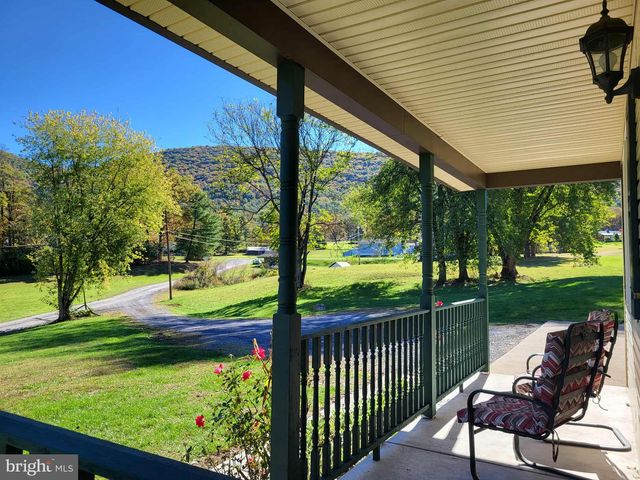 10 FLATLAND RD, Lewistown, PA 17044