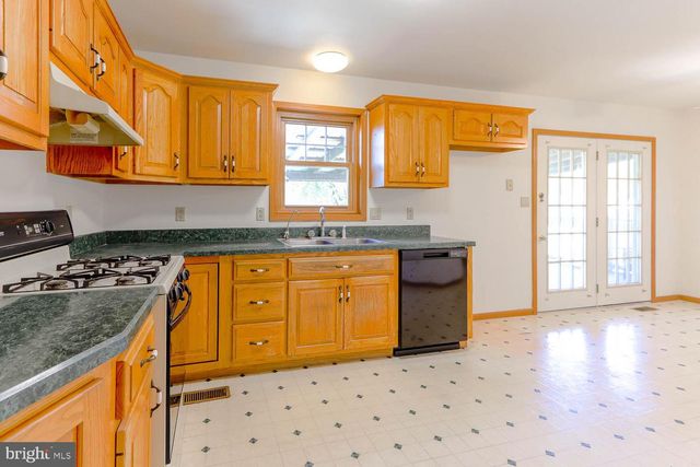 10 FLATLAND RD, Lewistown, PA 17044