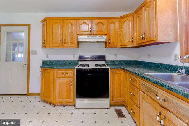 10 FLATLAND RD, Lewistown, PA 17044