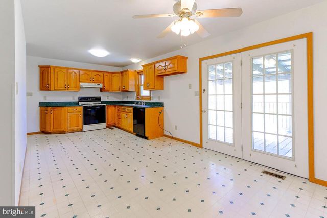 10 FLATLAND RD, Lewistown, PA 17044