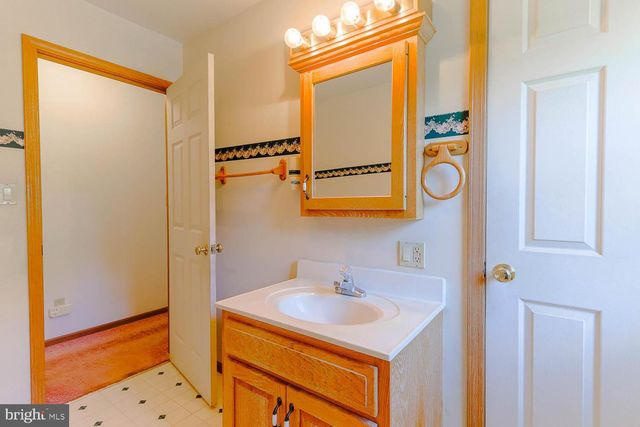 10 FLATLAND RD, Lewistown, PA 17044